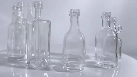 Factory Wholesale Empty 700ml Glass Bottle Square Clear Whisky Vodka Brandy Tequlia Xo Liquor Glass Bottle with Cork 